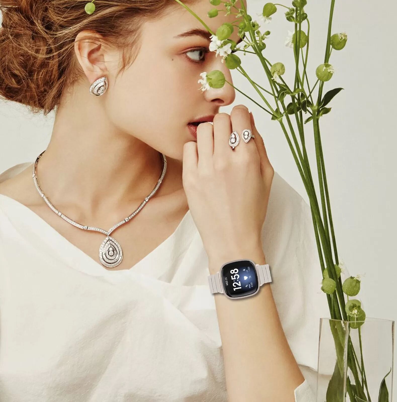 INF Resin Uhrenarmband kompatibel mit Fitbit Versa 3/4/Sense 2 - Stilvoll, Wasserdicht und Verstellbar Beige