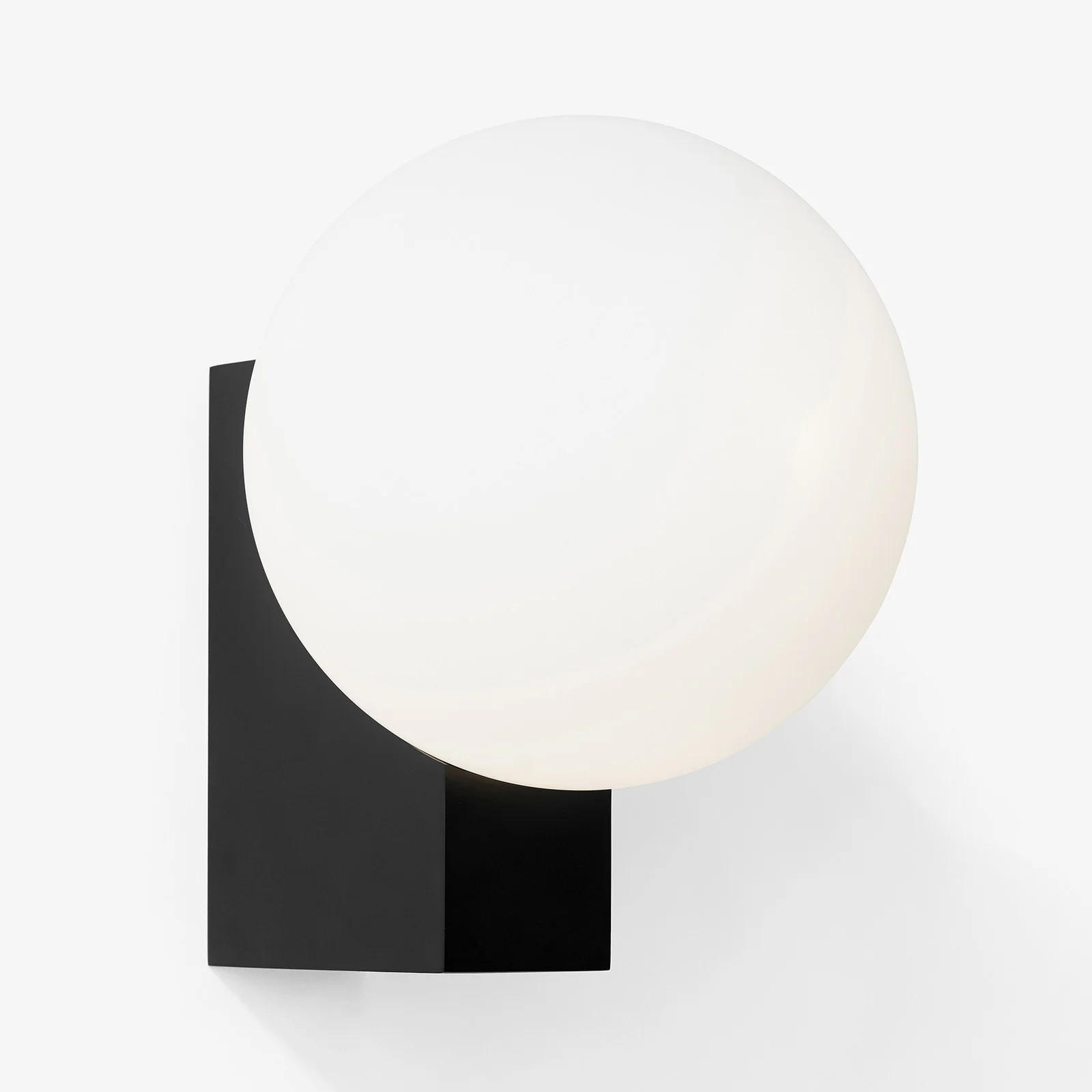 &Tradition Journey SHY2 wandlamp zwart met glazen bol