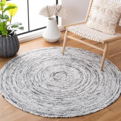 SAFAVIEH Handmade Braided Luzie Round Rug