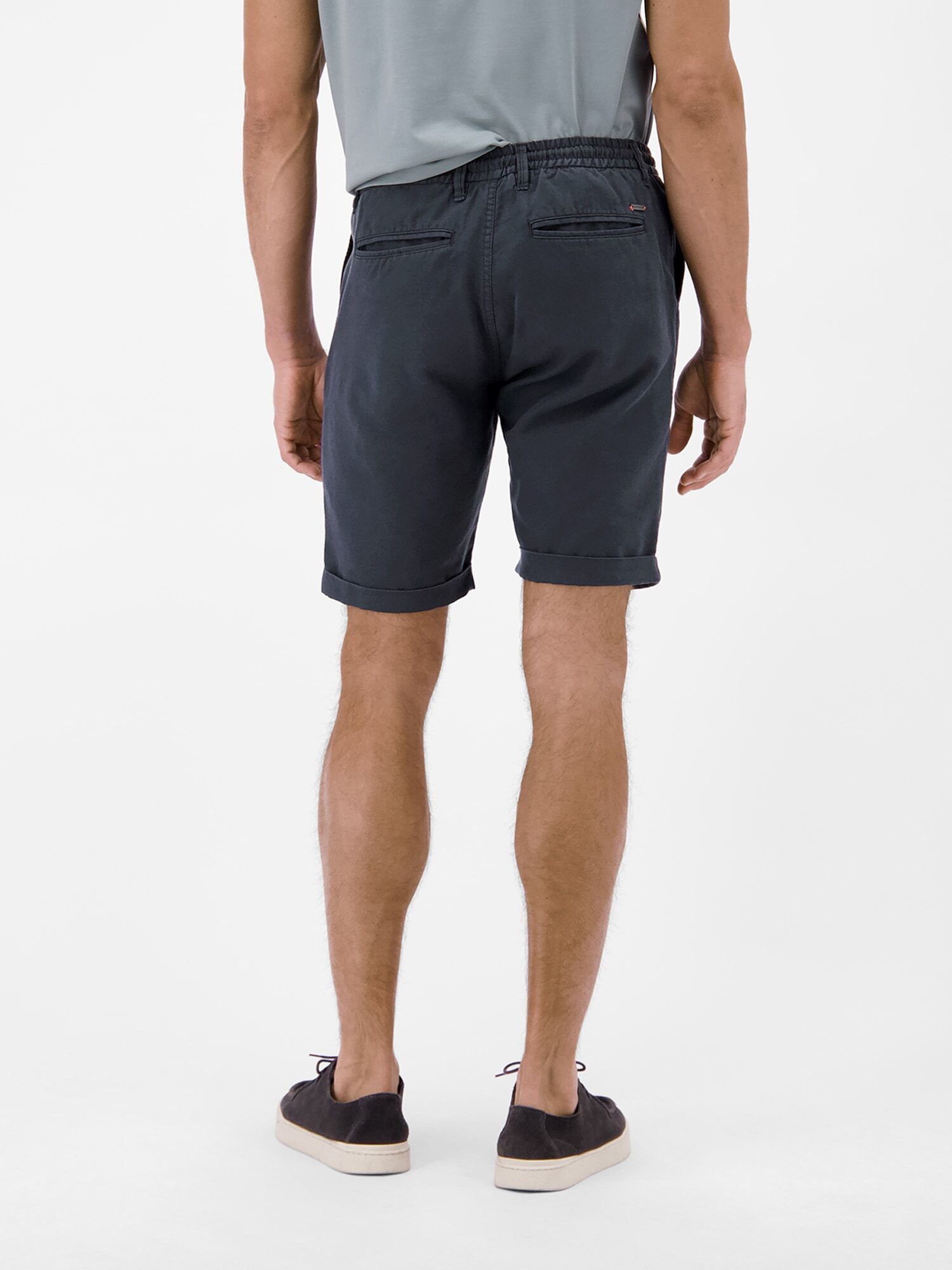 Chinoshorts LERROS "Chino-Shorts aus Baumwoll-Leinen-Mischgewebe", Herren, Gr. 31, grau (blau night), 80% Baumwolle, 20% Leinen, Hosen Chinoshorts, Chino Hose Herren kurz, Tunnelzugbund und Gürtelschlaufen, 4 Taschen blau night 31