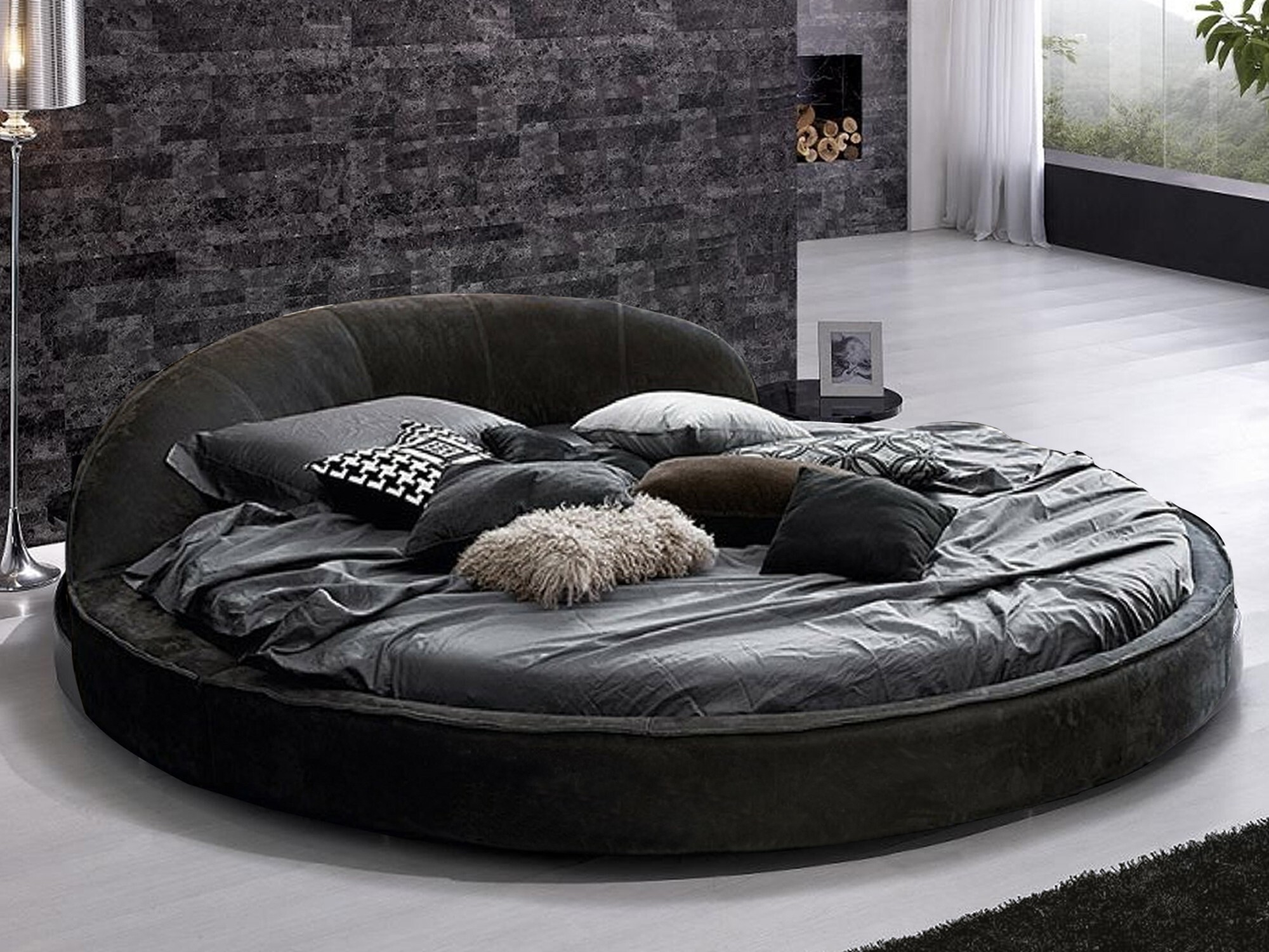 Bett aus Premium Kunstleder und Echtholz mit Federkern, fleckenabweisend, maßgefertigt, L 270 x B 260 x H 80 cm, Matratze Ø 220 cm