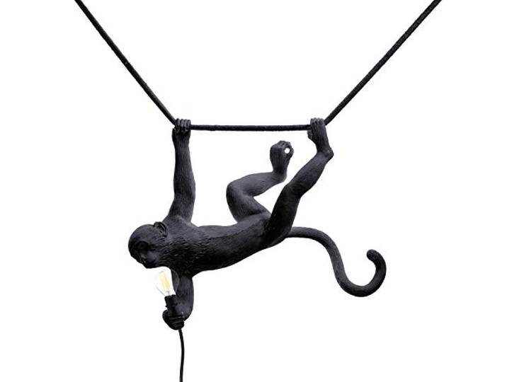 Seletti The Monkey Lamp Swing Lampe singe Noir Lampada Scimmia Simpatica e FurtivaPorta un tocco di originalità e gioco nella tua casa con questa lampada a forma di scimm