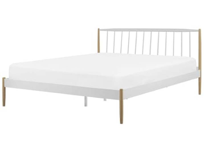 Beliani Minimalistisches Metallbett weiß mit hohem Kopfteil Lattenrost 180x200 cm Maurs