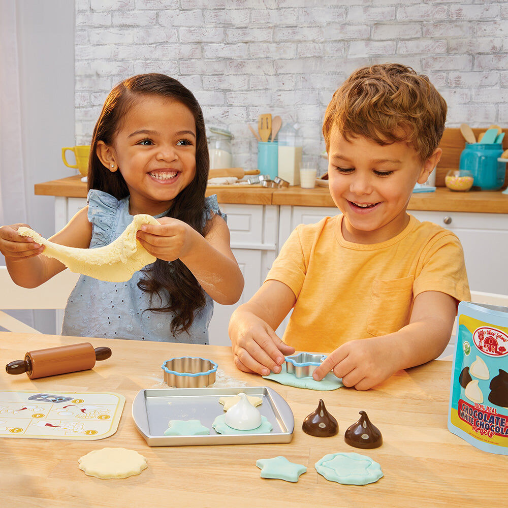 Little Tikes Creative Chefs Cookie Kit for Kids - Imaginative Pretend-Baking Set with Make-It! Mix Play Sand and Accessories - Ages 3+