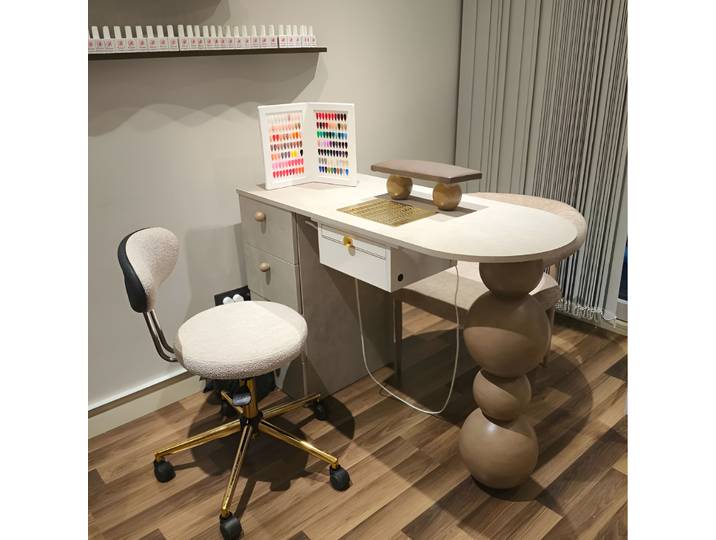 Offre Spéciale : Poste de Manucure Moderne Personnalisé pour Salon de Beauté – Table Simple Blanche pour Soins des Ongles