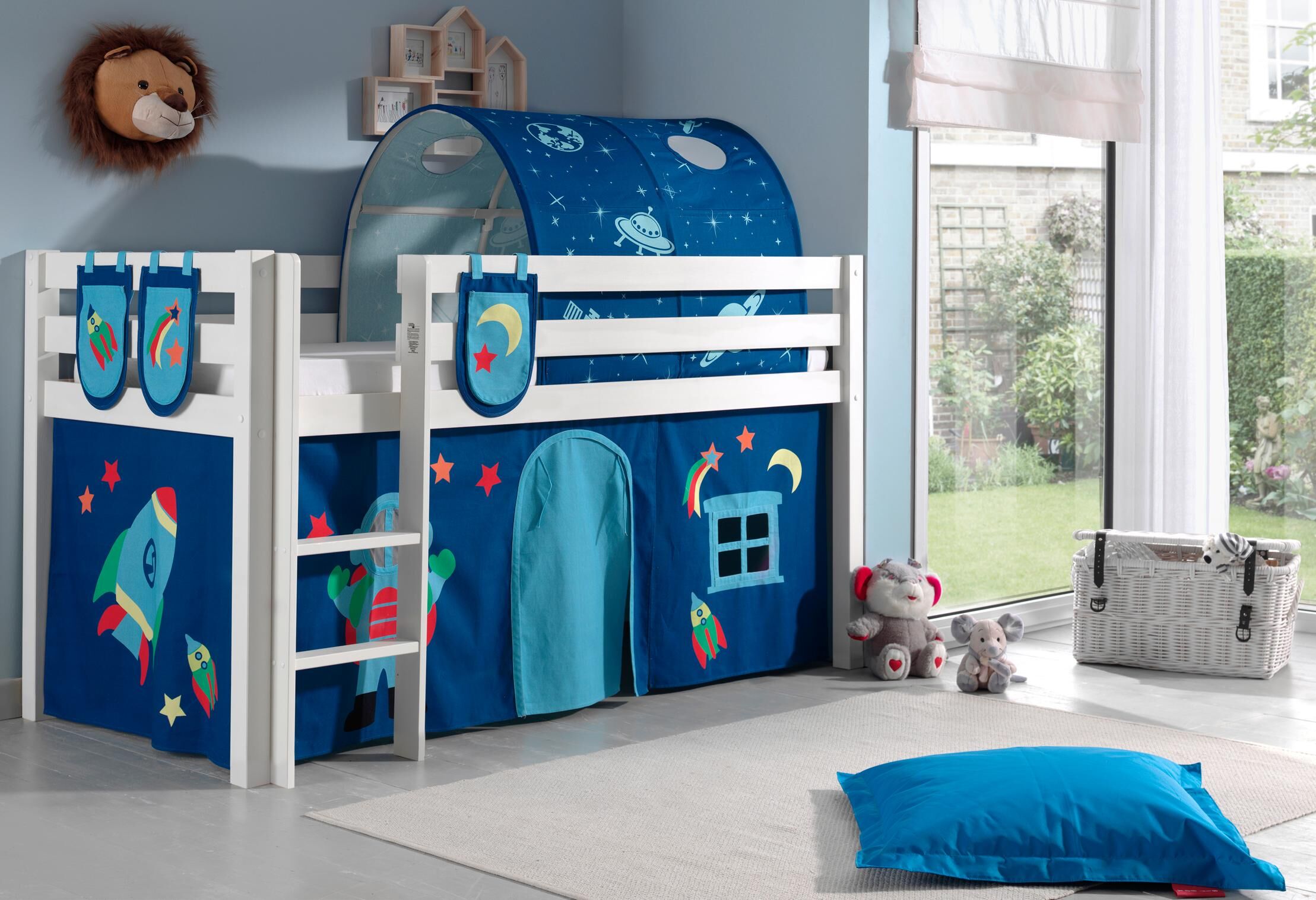 Hochbett VIPACK "Pino, Spielbett massiv Kiefer, stabil gebaut, 3 Korpusfarben zur Wahl", weiss (weiß lackiert, astronaut), B:106cm H:214cm L:210cm, Hochbetten, Hochbett, Textil-Set "Astronaut", inkl. Vorhang, mit oder ohne Tunnel weiß lackiert, astronaut 