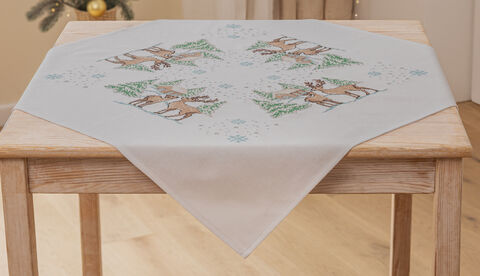 Stickmitteldecke "Rehe Winterlandschaft"