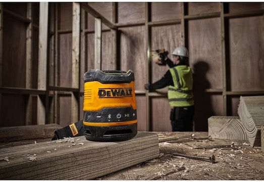 DeWalt DCR009 Altoparlante Bluetooth, da 53 mm, potenza 5 W, porta di ricarica USB
