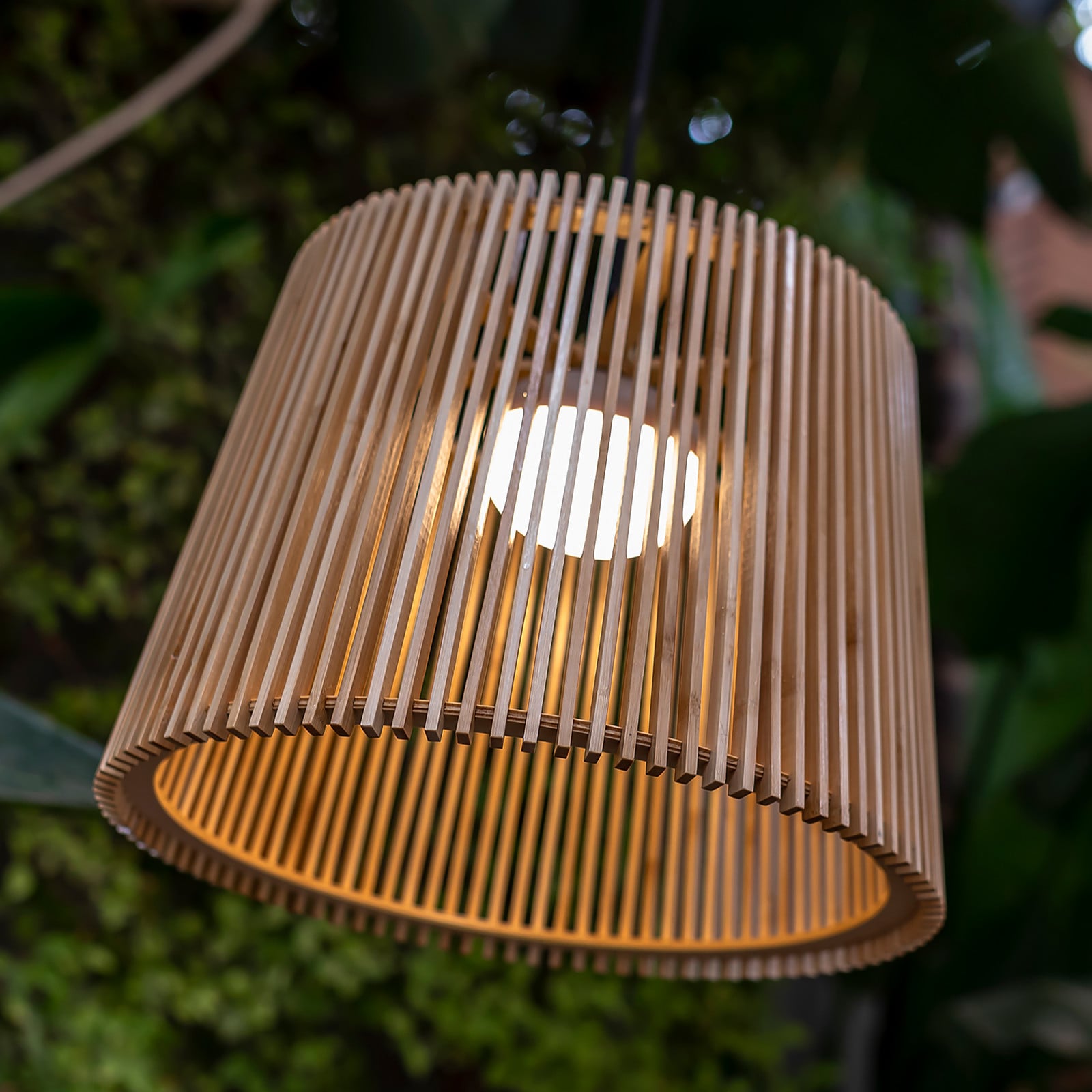 Newgarden Okinawa LED buiten hanglamp van bamboe, bruin, dimbaar