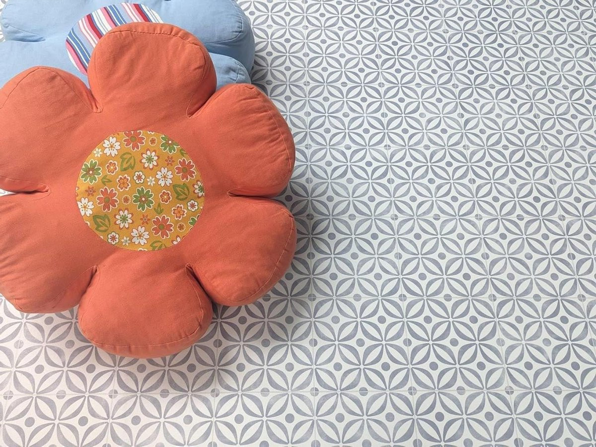 PVC vloerbedekking Vinyl met gebloemd retro design in multi - 300 x 550 cm