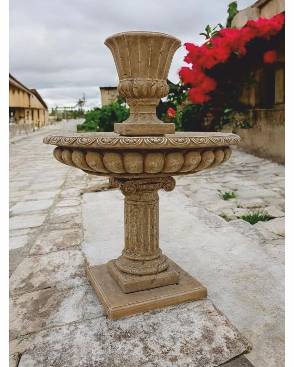 Casa Padrino Barock Springbrunnen mit Blumentopf Antik Beige H. 153 cm - Prunkvoller Gartenbrunnen