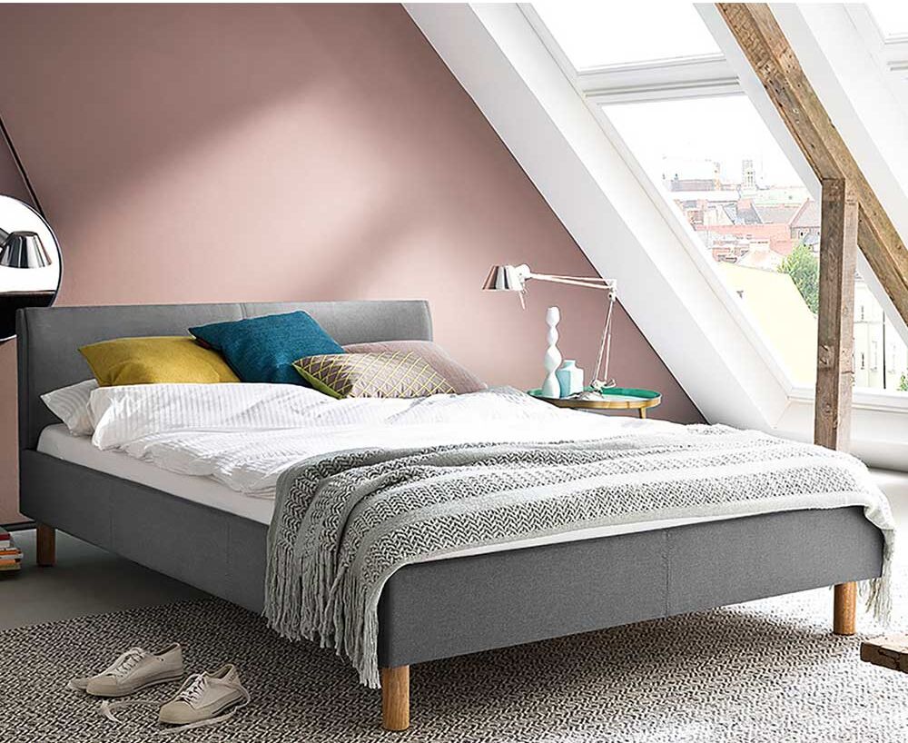 Pharao24.de Niedriges Bett in Hellgrau Webstoff Skandi Design