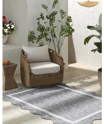 Livabliss Miami Beach Traditional Indoor / Outdoor Area Rug