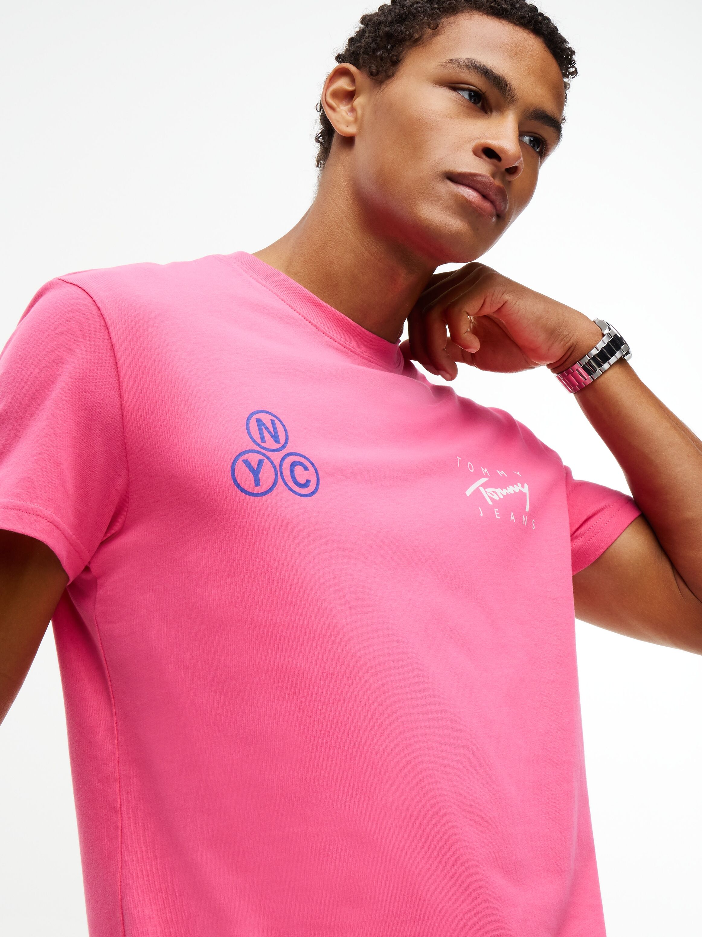 T-Shirt TOMMY JEANS "REGULAR SIGNATURE PLAY TEE", Herren, Gr. XL, pink (pink alert), Single Jersey, Obermaterial: 100% Baumwolle, regular fit normal, Rundhals, eingesetzt abgesteppte Kante, Shirts T-Shirt, Regular fit mit Print pink alert XL