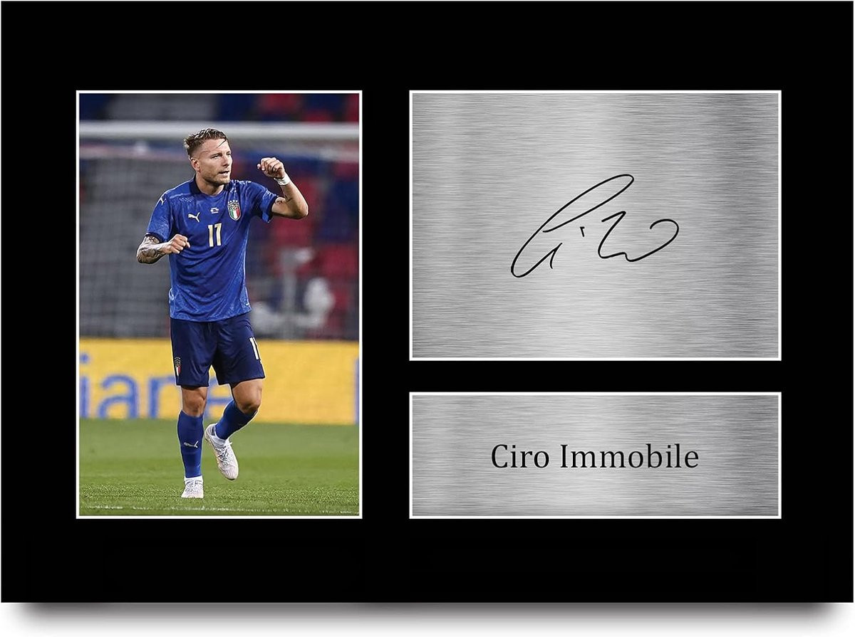 Gedrukte gesigneerde foto van Italiaanse voetballer voor fans