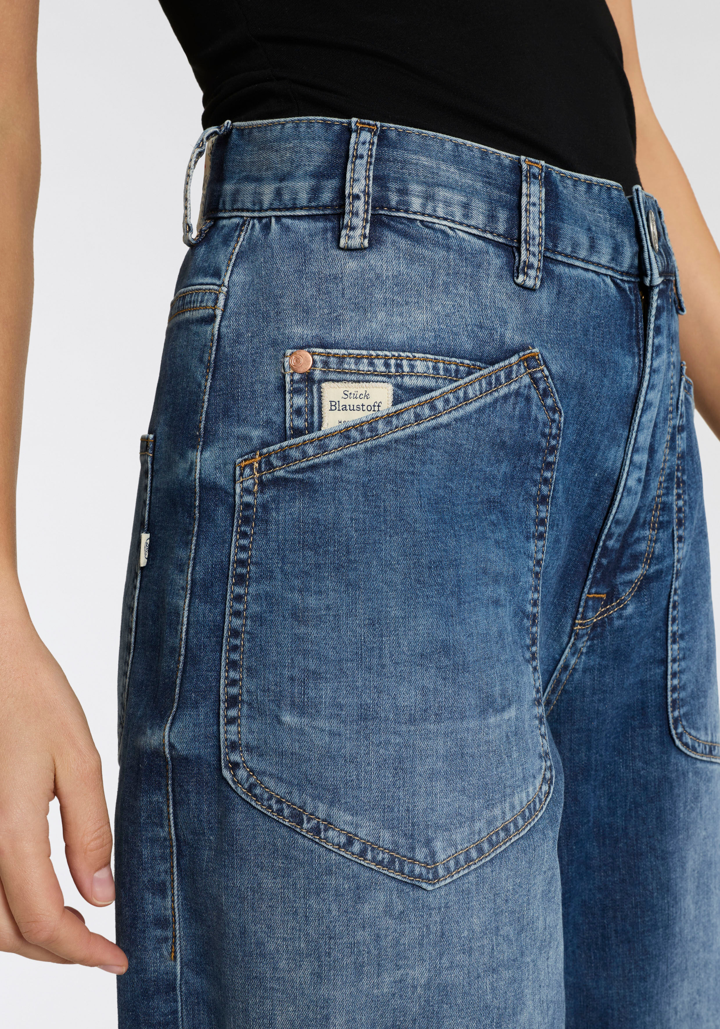 Loose-fit-Jeans HERRLICHER "Meryll Denim Light", Damen, Gr. 31, N-Gr, blau (dolphin), Denim/Jeans, Obermaterial: 98% Baumwolle, 2% Elasthan, loose fit knöchelfrei, Jeans Loose-fit-Jeans, O-Shape mit aufgesetzten Taschen dolphin 31, N-Gr