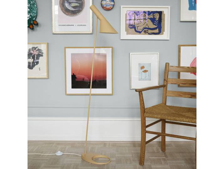 AJ Stehleuchte, sandfarben - Louis Poulsen - Wohnzimmer - Design - Metall - Einflammig