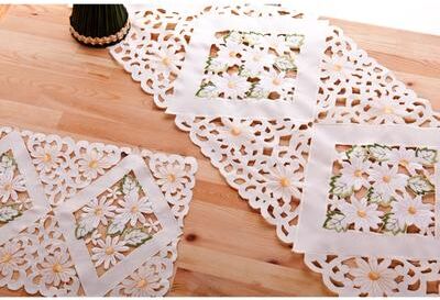 Gouchee Home Lots of Daisies Table Runner Placemat Set