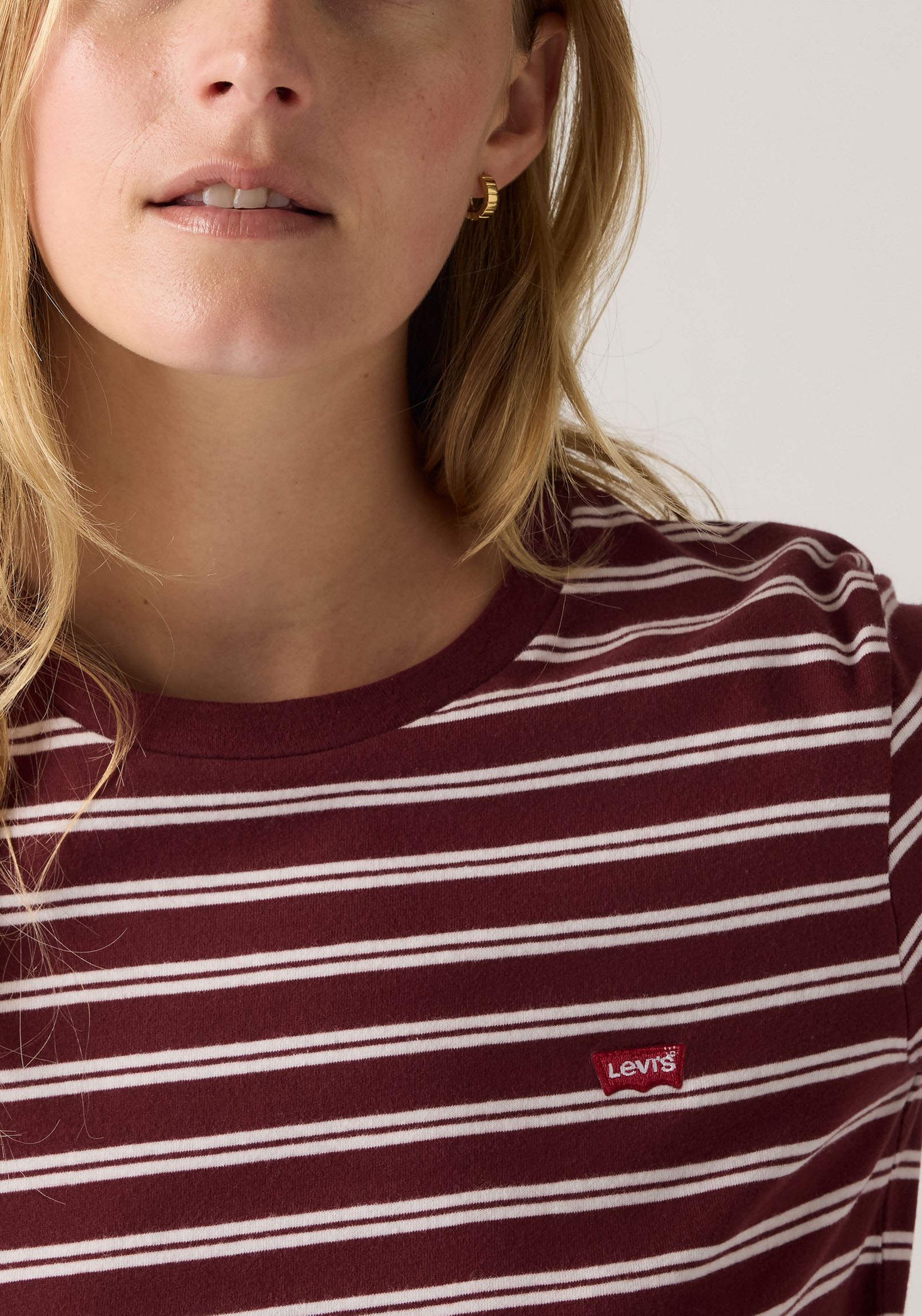 T-Shirt LEVI'S "PERFECT TEE", Damen, Gr. S (36), rot (trudy stripe chocola), Single Jersey, Obermaterial: 100% Baumwolle, gestreift, figurbetont normal, Rundhals, Shirts T-Shirt, mit kleiner Logo-Stickerei trudy stripe chocola S (36)
