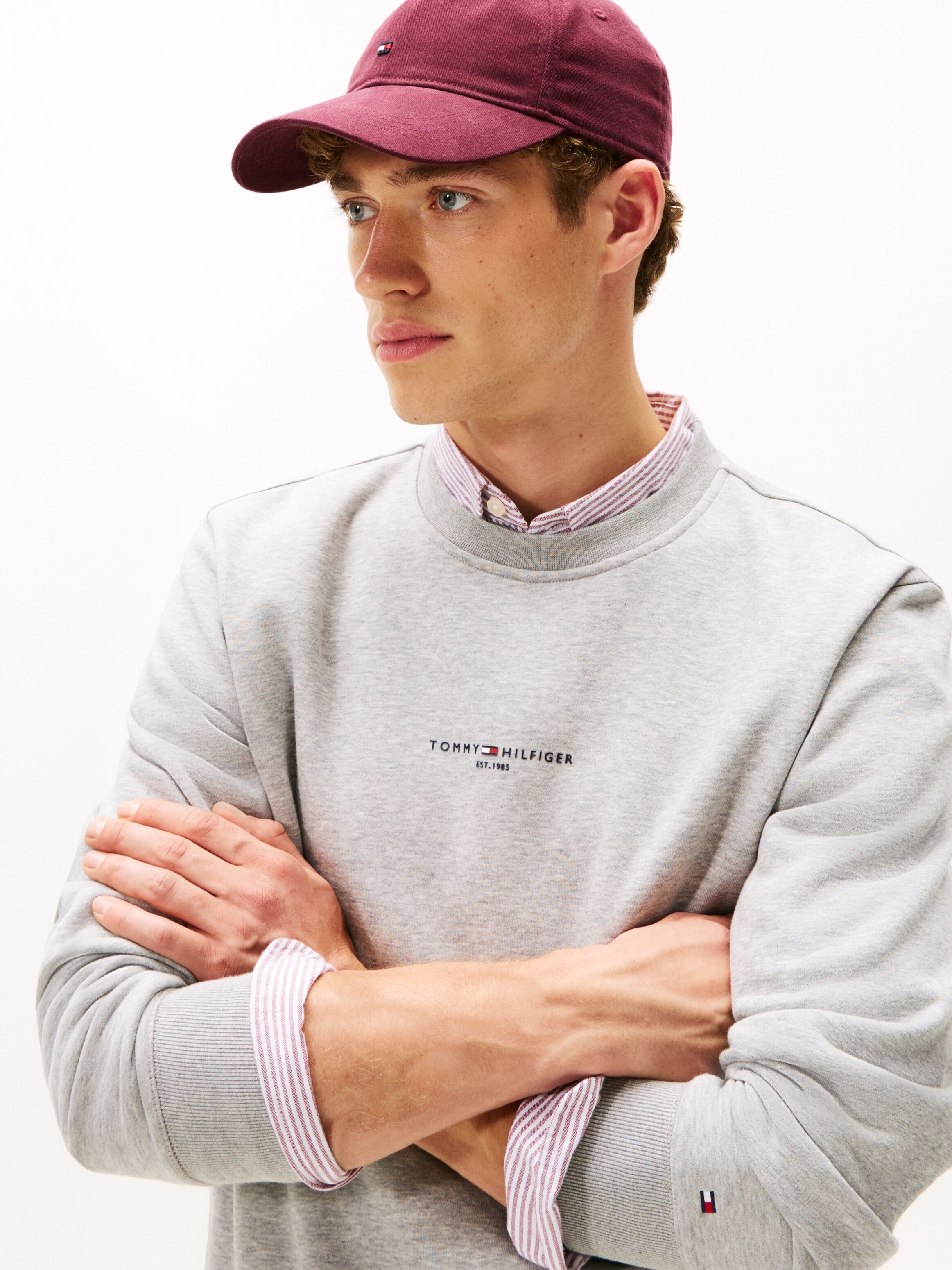 Sweatshirt TOMMY HILFIGER "TOMMY LOGO TIPPED CREWNECK", Herren, Gr. XL, grau (light grau heather), Sweatware, Obermaterial: 63% Baumwolle, 37% Polyester, regular fit hüftbedeckend, Rippbündchen kontrastfarben, Sweatshirts Sweatshirt