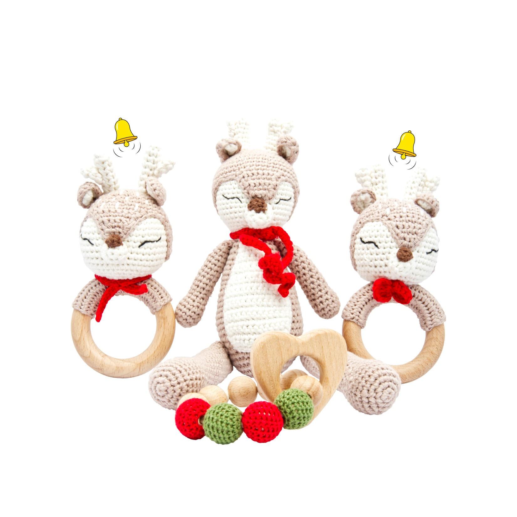 miniHeld Handgestricktes Reh Ivy Set Babyrassel Holzspielzeug und Baumwolle