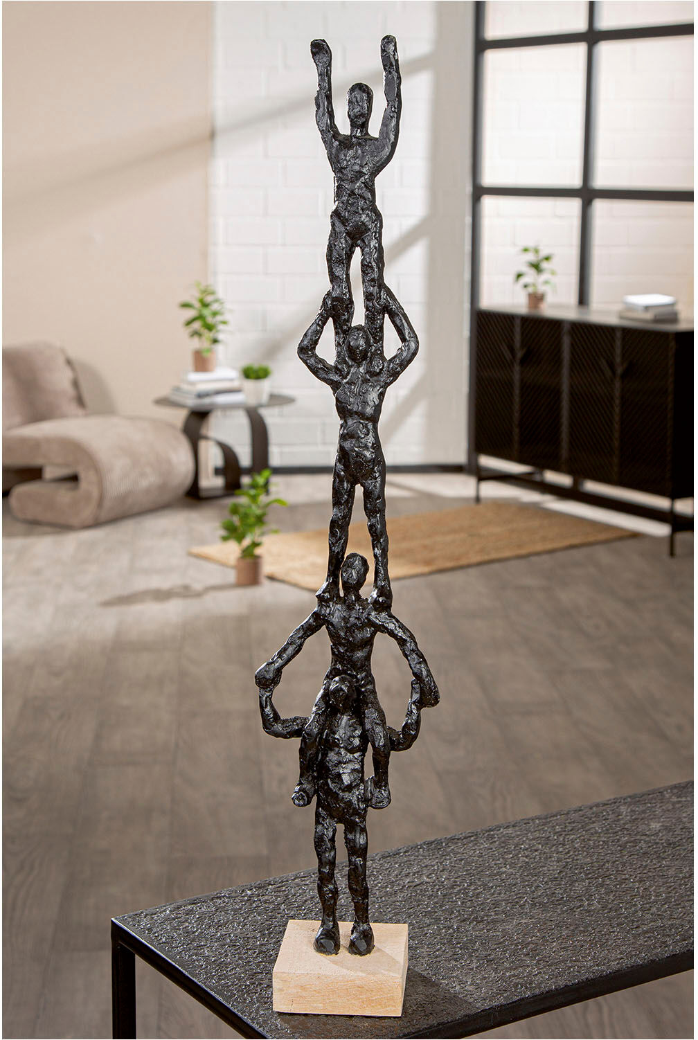 Dekofigur GILDE "Skulptur Person Teamspirit schwarz H. 68,5 cm", schwarz, B:13cm H:68,5cm T:9cm, Kunstharz, Dekofiguren, Dekofigur
