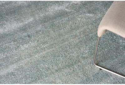 Exquisite Rugs Plush Hand-Knotted Bamboo Silk/New Zealand Wool Gray Area Rug