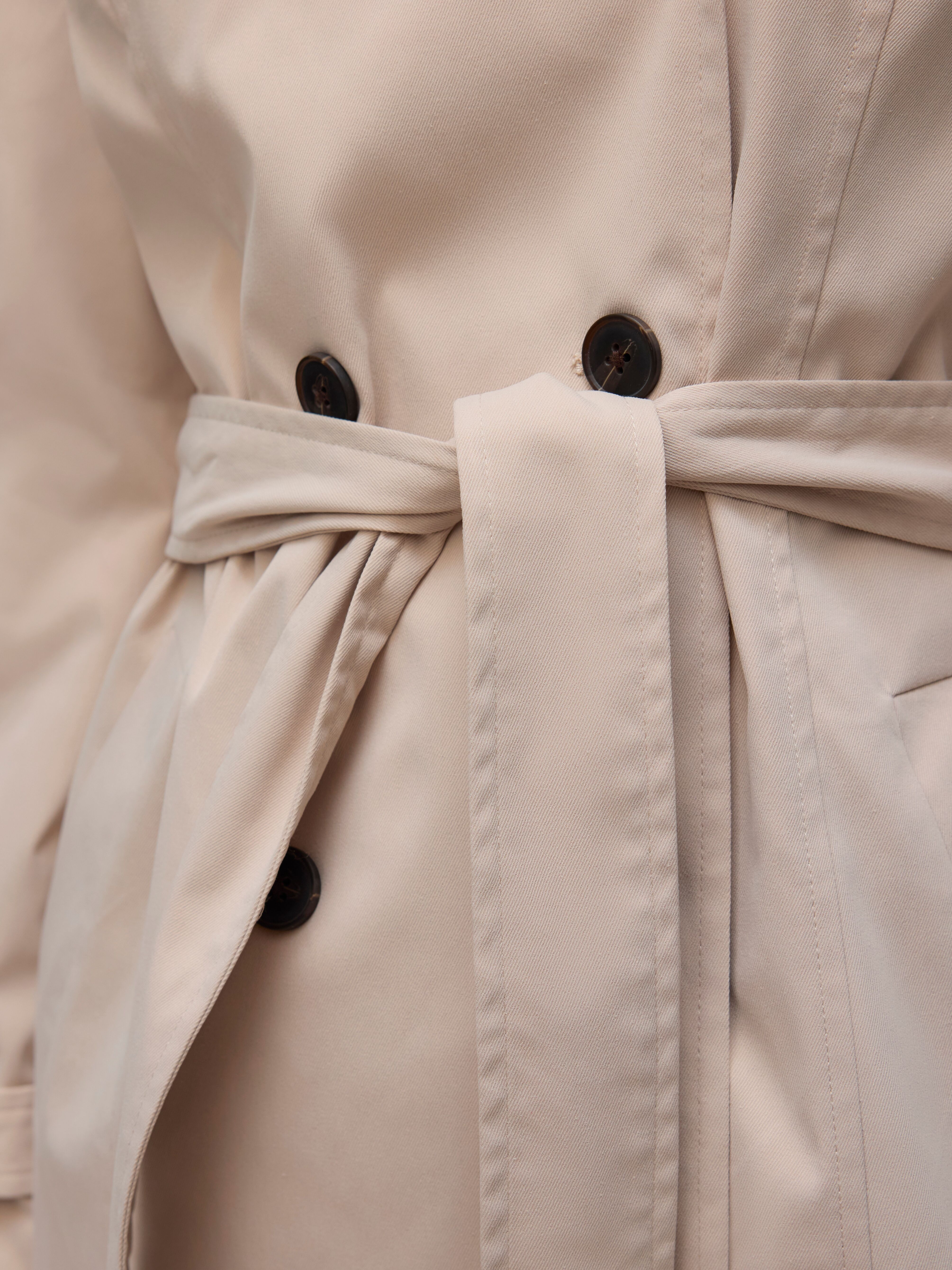 Trenchcoat VERO MODA "VMCHELSEA OLIVIA TRENCHCOAT NOOS", Damen, Gr. XS, beige (oatmeal), Twill, Obermaterial: 100% Polyester, unifarben, regular fit ca. Mitte Oberschenkel, mit Riegel, Mäntel Trenchcoat, kurzer 2-Reiher mit abnehmbarem Bindegürtel oatmeal