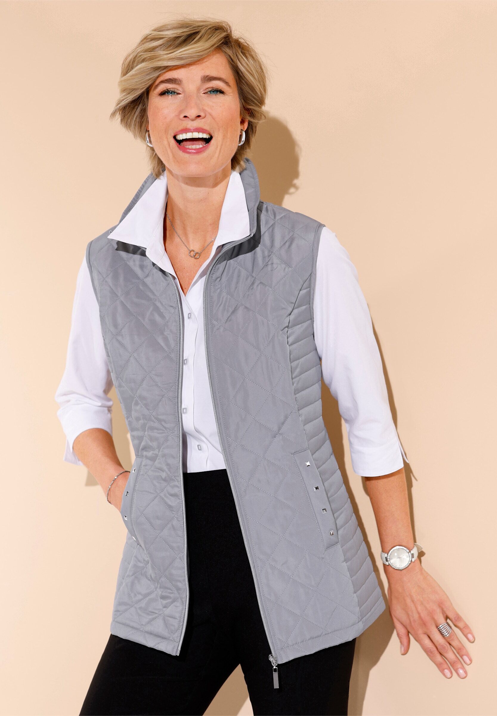 Sieh An! Steppweste SIEH AN "Steppweste Steppweste mit Zierplättchen an den Taschen", Damen, Gr. 44, grau (steingrau), Web, Stoff, , Basic, Westen Steppweste