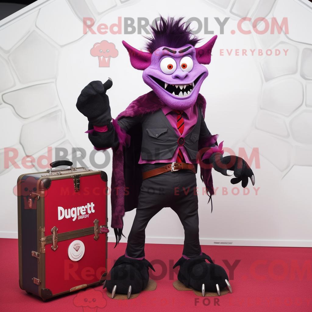 Maskottchen REDBROKOLY eines magentafarbenen Vampirs mit Latzhose und Aktentasche