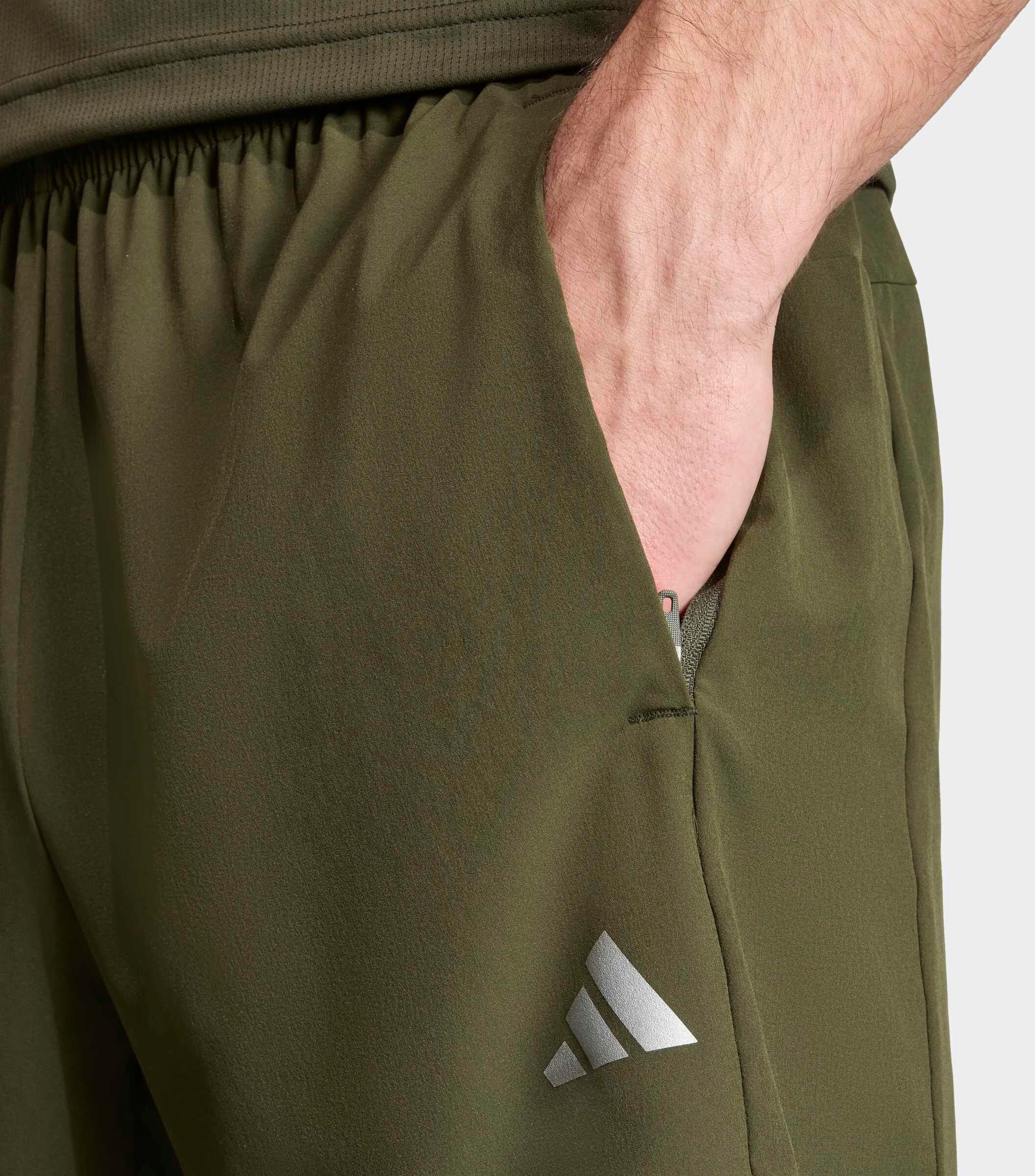 Shorts ADIDAS PERFORMANCE "TRAINING ESSENTIALS HOLIDAY PACK", Herren, Gr. L, Länge 7, grün (night cargo, innenbeinlänge ca. 18 cm), Obermaterial: 87% Polyester, 13% Elasthan, Hosen Shorts, für Fitness und Training, mit Metallic-Optik, schnelltrocknend nig