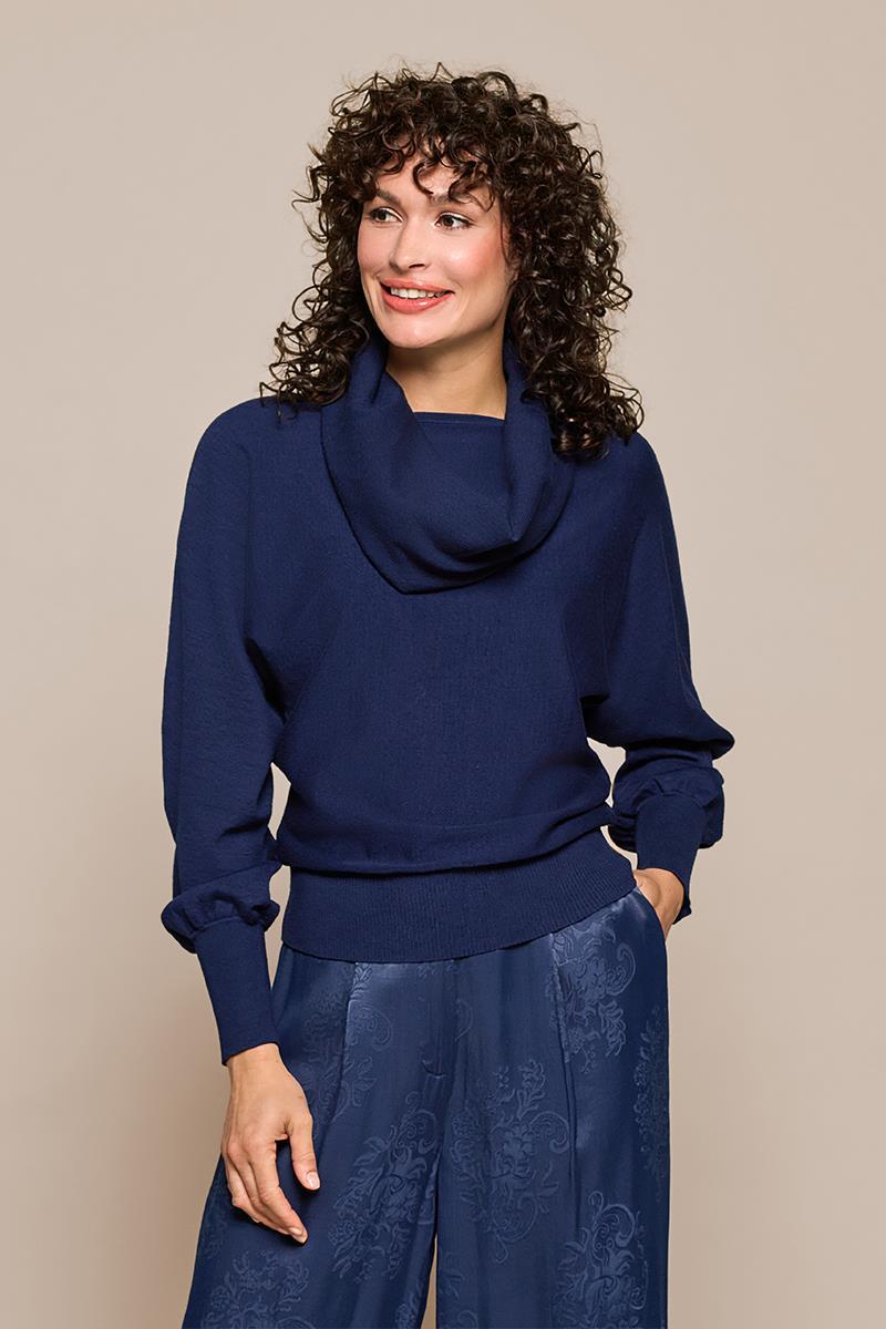 Angelina Trui Navy