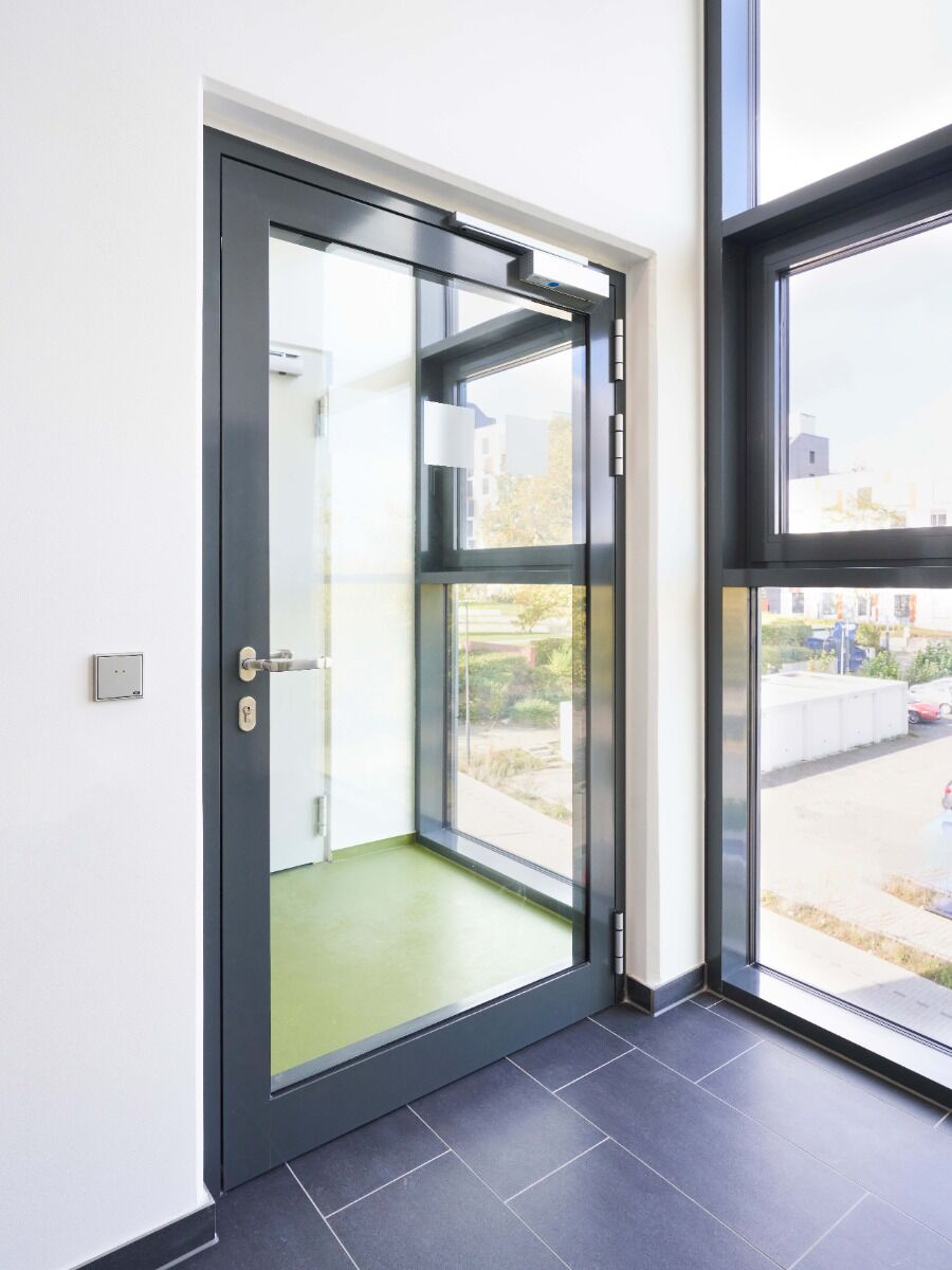 Teckentrup Schüco ADS 76 NI Rohrrahmen-Innentüre aus Aluminium mit VSG-Verglasung 6 mm, 1-flügelig
