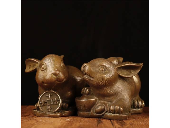 Ornement décoratif en laiton et cuivre en forme de lapin, pour la maison et le bureau, avec un motif lingot de monnaie coloré