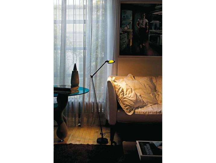 Berenice Stehleuchte, schwarz, Kopf messing - Luceplan - Wohnzimmer - Design - Metall - Einflammig
