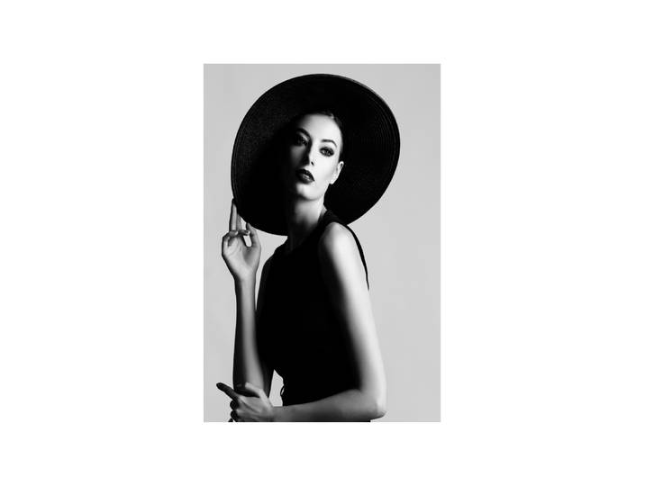Bild mit Rahmen QUEENCE oder Poster, Evgenia , schwarz (farbe bild(er): schwarz), B:50cm H:70cm T:0,2cm, Papier, Bilder, Bild mit Rahmen, HD Premium Druck