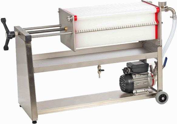 Enotecnica Pillan F40 - Aufgesattelter Schichtenfilter für Wein - Edelstahlrahmen und NOVAX Pumpe