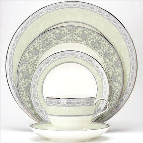 5-teiliges Geschirrset mit weißem Bone China und celadon grünen Akzenten
