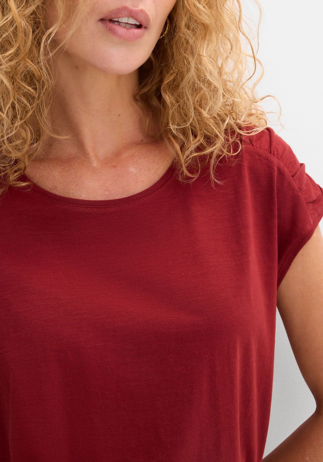 T-Shirt BONPRIX, Damen, Gr. 40/42 (M), rot (kastanienrot), Web, Obermaterial: 100% Baumwolle, unifarben, gerade normal, Rundhals, Shirts T-Shirt, gerade Passform, überschnittene Schultern, mit Rundhalsausschnitt kastanienrot 40/42 (M)