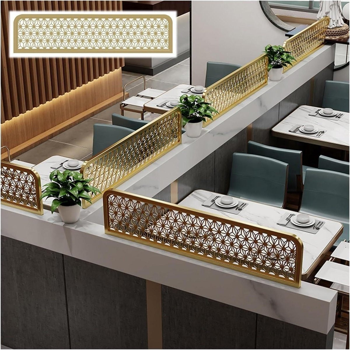 Decoratieve goudkleurige ruimteverdeler met opengewerkte gravure, lengte: 110 cm
