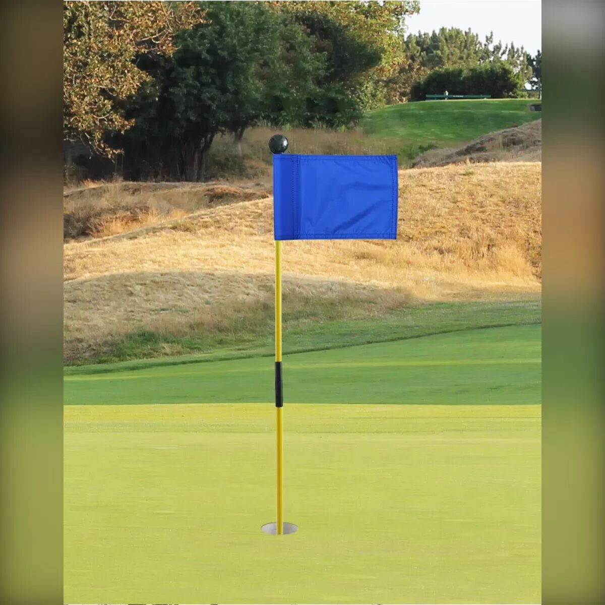 INF Tragbares Golf Putting Green Flaggenstock Set mit Lochbecher Weiß