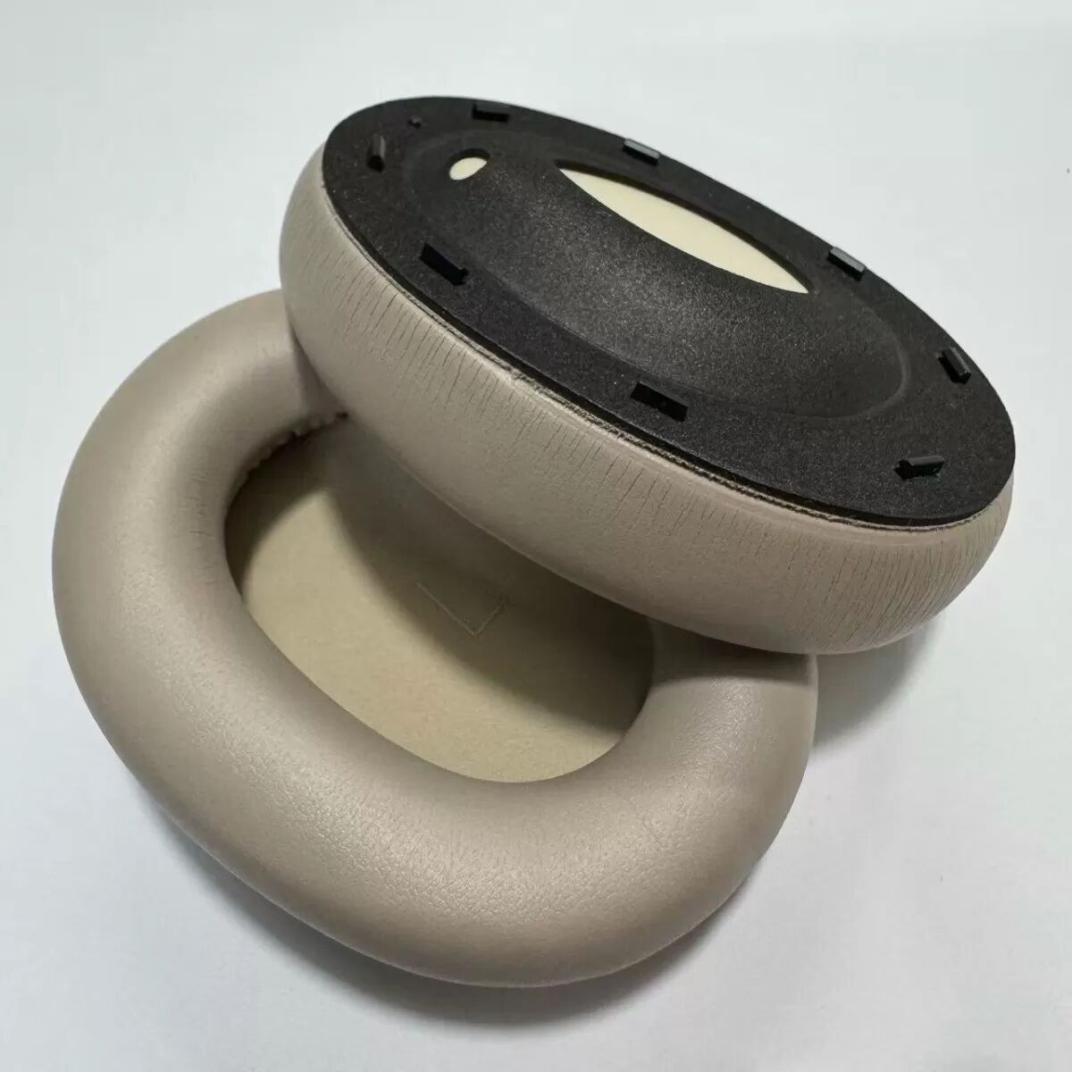 INF Coussinets d'oreille de remplacement Compatibles avec JBL Tour One M3 - Coussinets en cuir protéiné (paquet de 2)