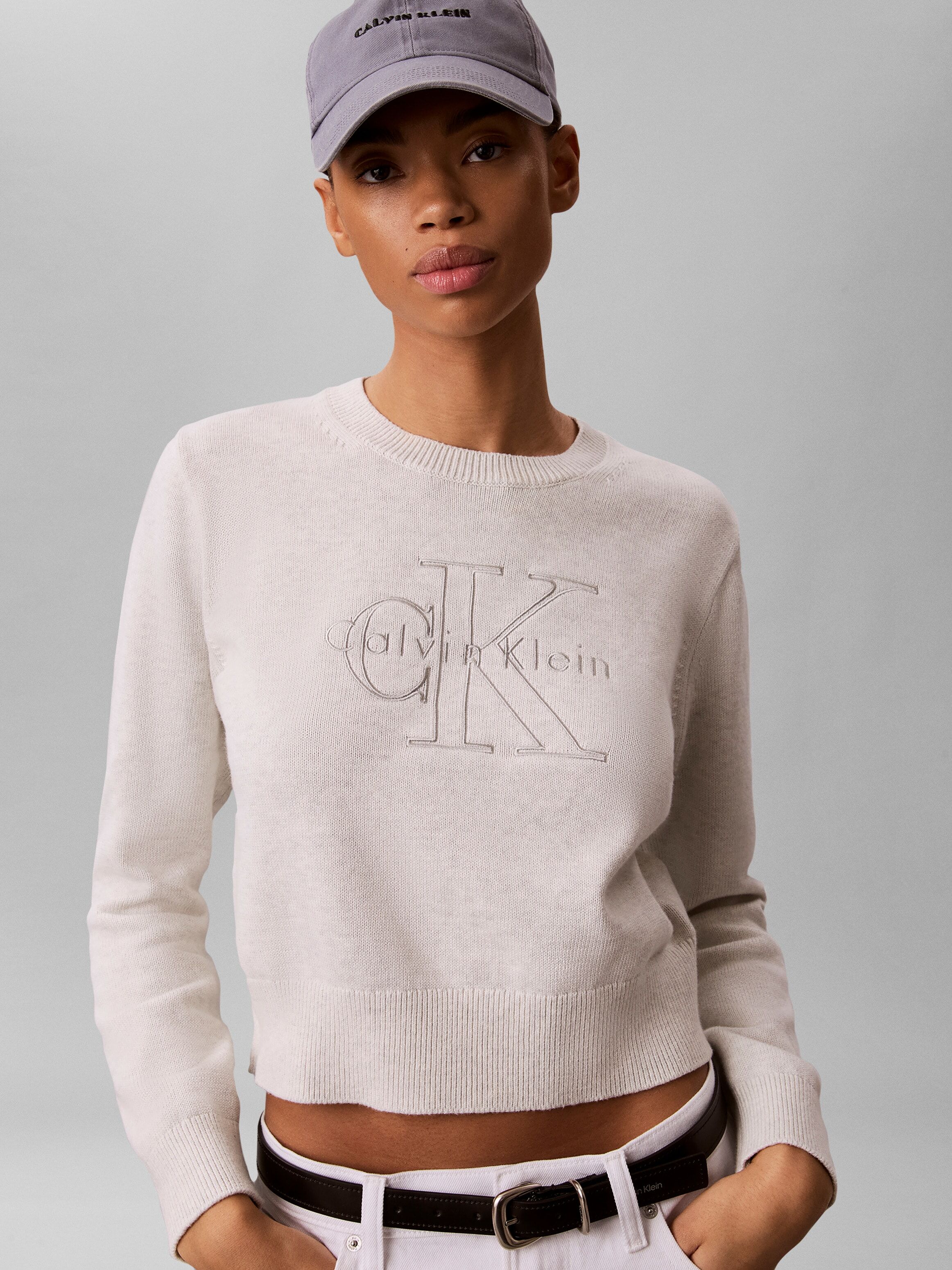 Strickpullover CALVIN KLEIN, Damen, Gr. L, bc01 light grau heather, Strick, Obermaterial: 100% Baumwolle, unifarben, regular fit taillenbedeckt, Rundhals, Bündchen, Pullover Strickpullover, Feinstrick, reine Baumwolle, Stickerei bc01 light grau heather L