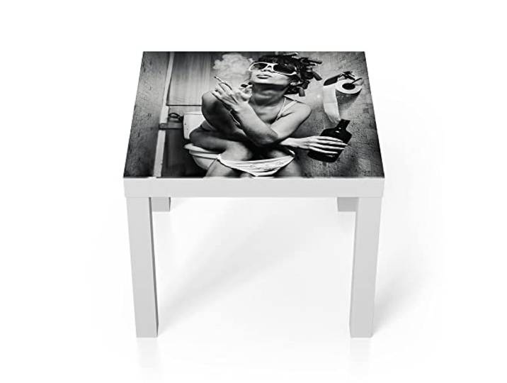 DEQORI Glastisch weiß klein 55x55 cm Motiv Frau raucht auf dem Klo ausgefallener Beistelltisch aus Glas Hochglanz Couchtisch fürs Wohnzimmer moderner Couch Tisch mit Design