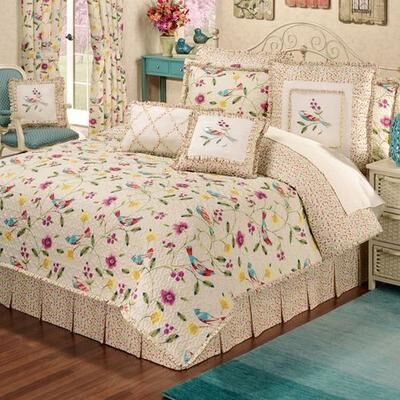 Touch of Class Sweet Tweet Quilt Bed Set Light Cream, Full / Double, Light Cream