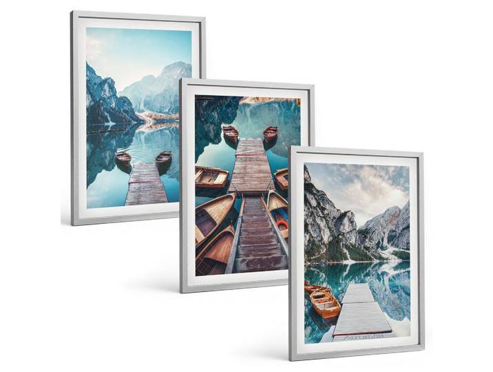 Tulup Bilder SET 3er Set - 40x60 cm Silberner Rahmen - Seebrücken, Boote, Frieden, Silberfarben, Kunststoff, Rechteckig, 40x60 cm, gerahmt, Bilder & Rahmen, Bilder