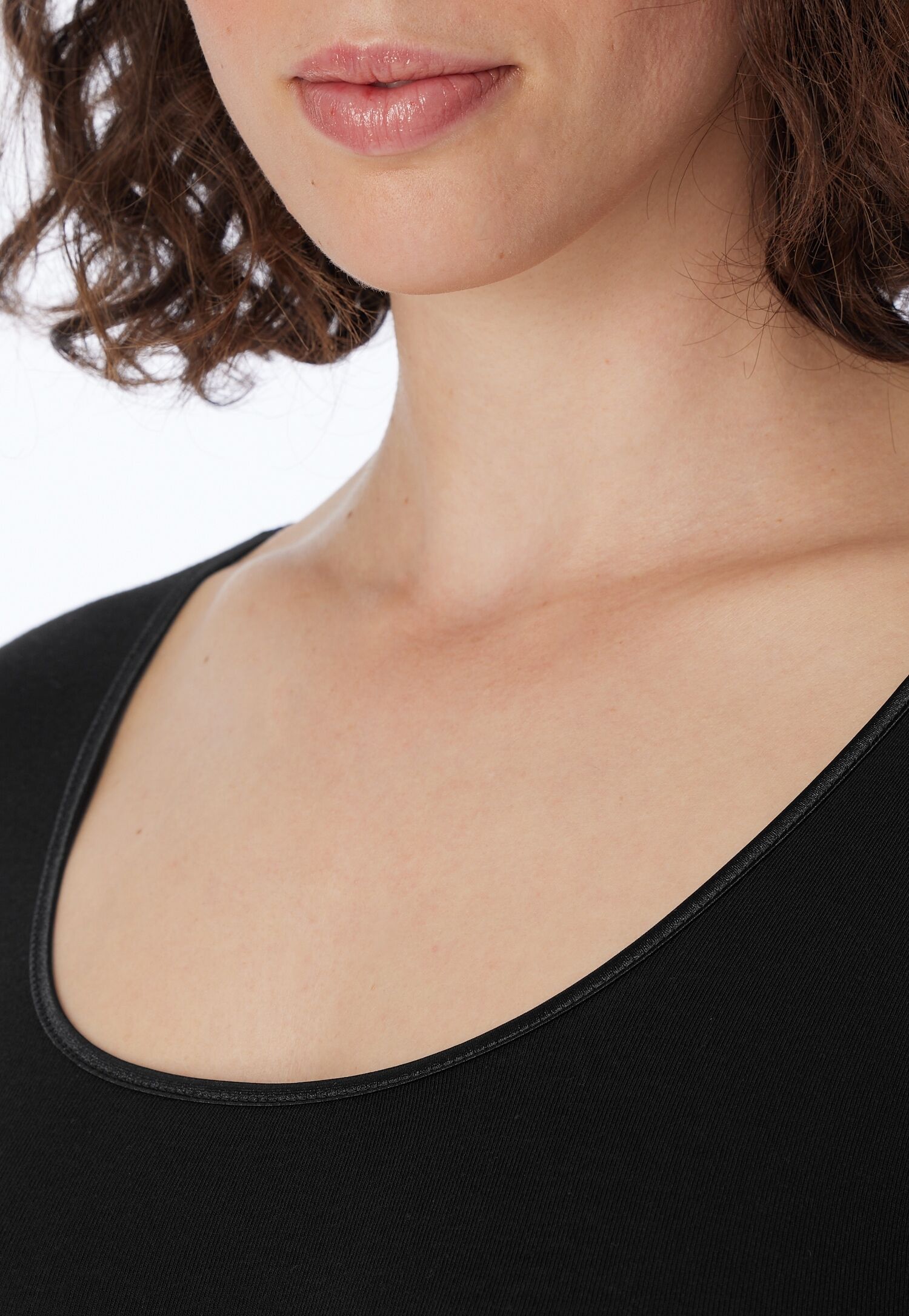 T-Shirt SCHIESSER "Luxury", Damen, Gr. 36, schwarz, Feinripp, Obermaterial: 100% Baumwolle, figurbetont hüftbedeckend, Rundhals, Shirts T-Shirt, runder, dezent schimmernder Halsausschnitt, langärmelig schwarz 36