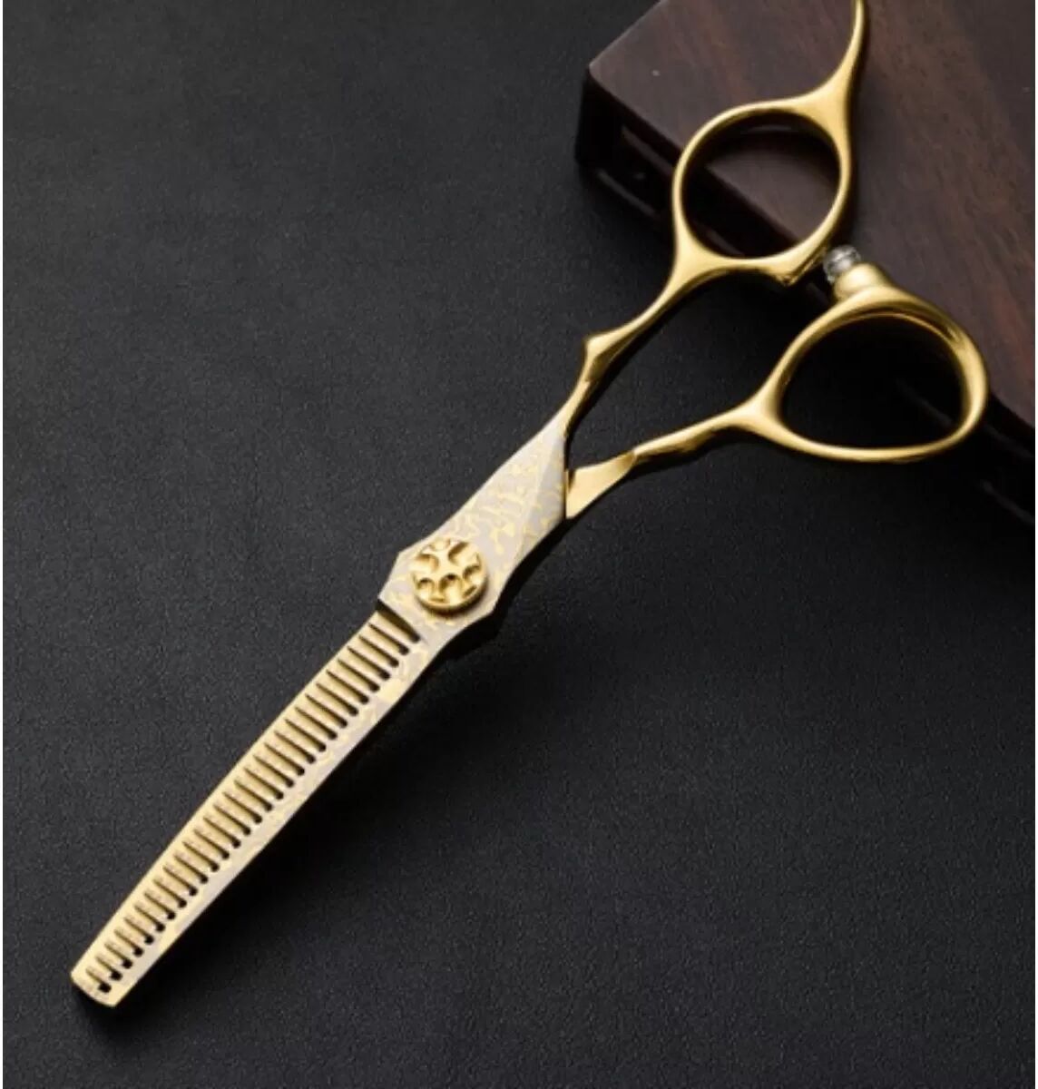 INF Professionelles 9CR13 Edelstahl-Friseurscheren-Set mit Ergonomischem Design und Stilvollem Muster - 8-teiliges Barber Kit Gold