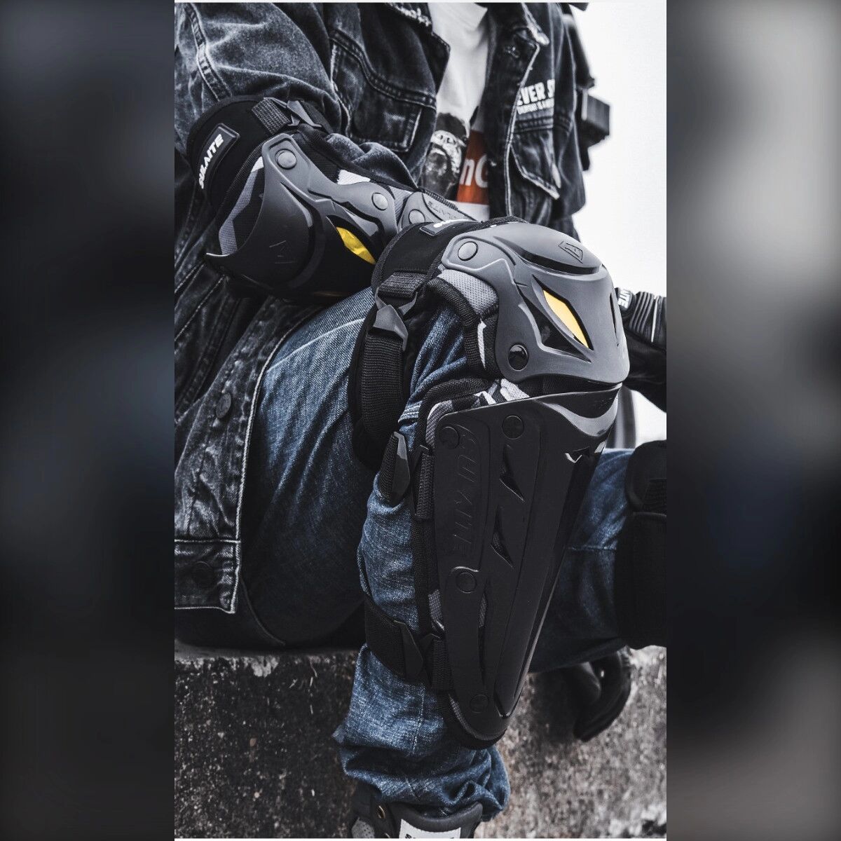 INF Lange Motorrad-Knieschützer 2er-Set — Harte PP-Schale + Nylon, Dreifachschutz, Schnellverschluss-Schnallen, Reflektierend