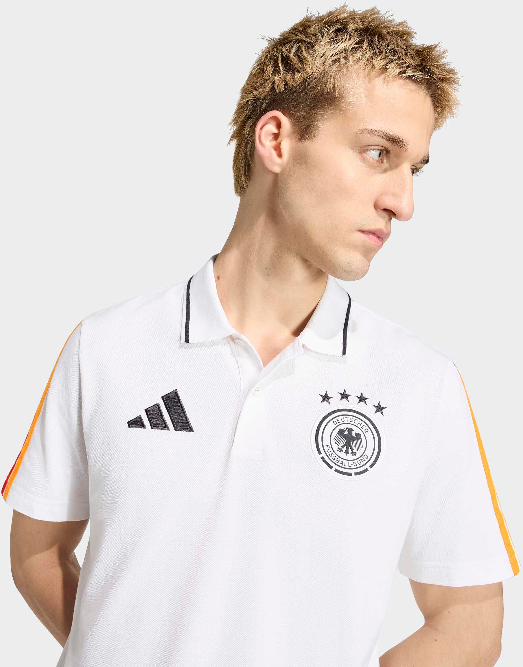 T-Shirt ADIDAS PERFORMANCE "DEUTSCHLAND DNA", Herren, Gr. M, weiss (weiß), Obermaterial: 100% Baumwolle, Shirts T-Shirt, reguläre Passform, sportlicher Stil, mit Druckknopf-Verschluss weiß M